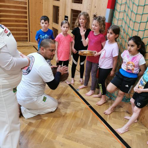 Kinder schneppern beim Capoeira 3