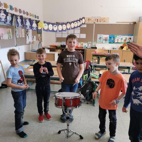 Kinder musizieren 3