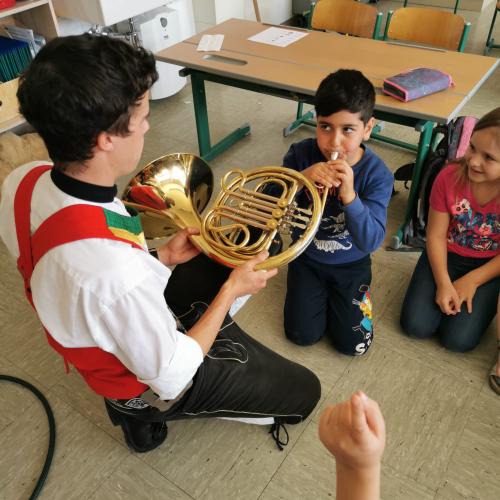 Kinder musizieren 4