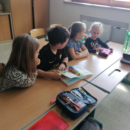 Kinder lesen gemeinsam 4