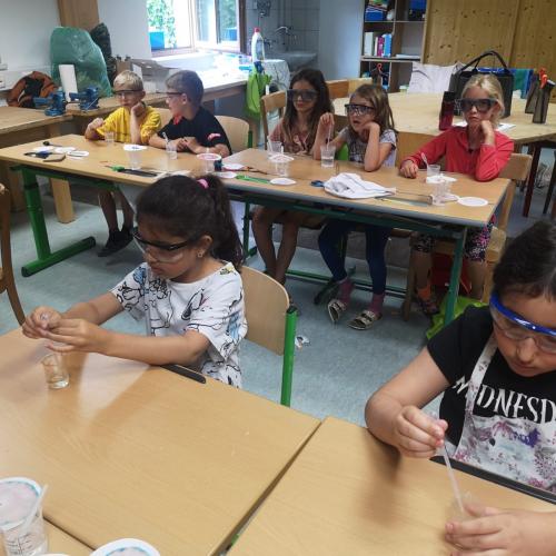 Kinder experimentieren 2