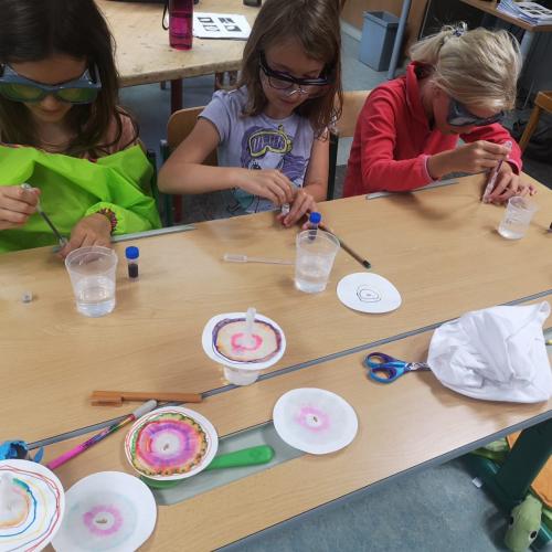 Kinder experimentieren 6