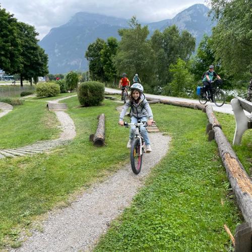 Kinder fahren Rad 4
