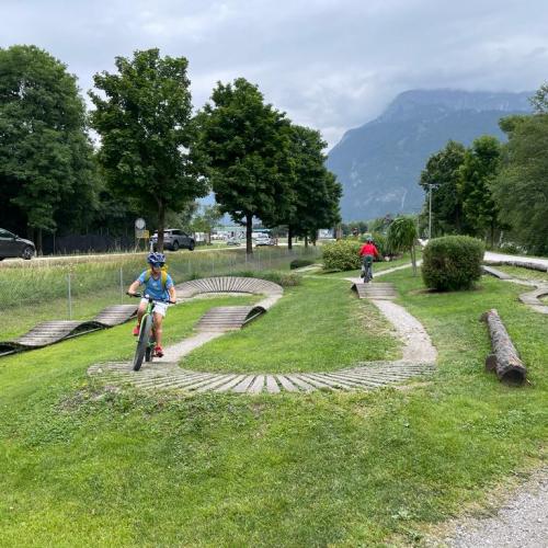 Kinder fahren Rad 6
