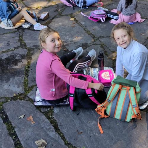 Kinder beim Jausnen 3