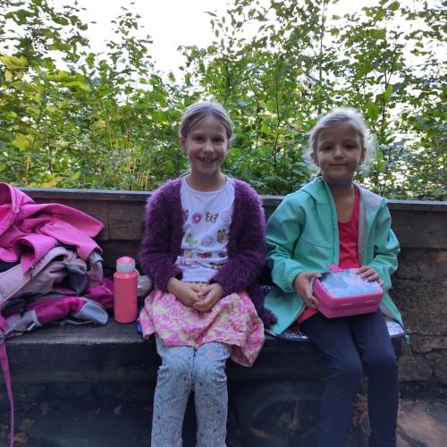 Kinder beim Jausnen 6