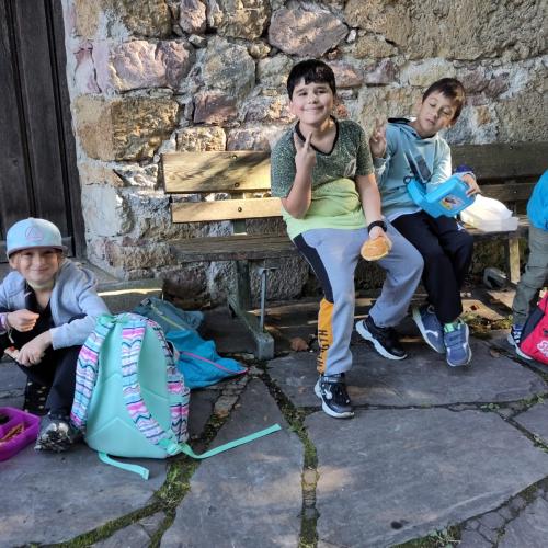 Kinder beim Jausnen 7