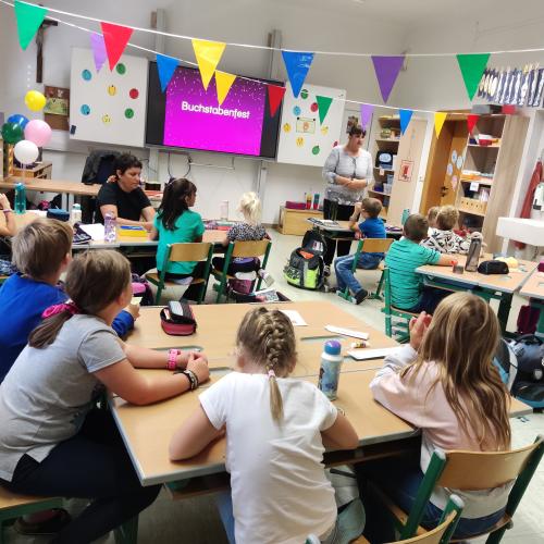 die gesamte Klasse beim Fest