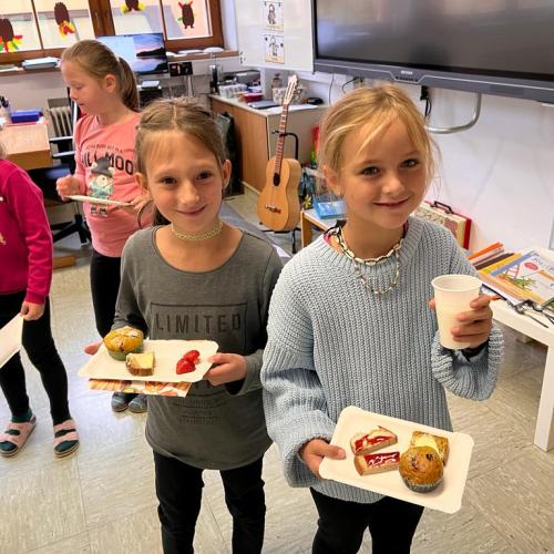 Kinder mit gesunder Jause 1