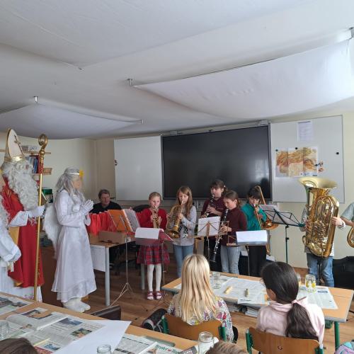 Bläsergruppe spielt Lieder