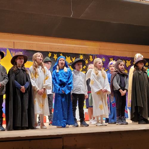 Kinder singen ein Lied