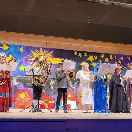 Bläsergruppe spielt Weihnachtslieder