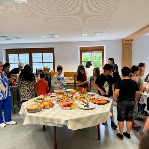 Kinder am Buffet