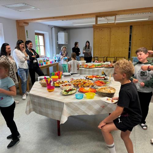 Kinder am Buffet 4