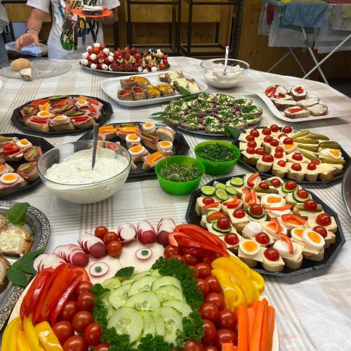 Buffettisch mit Gemüseeule
