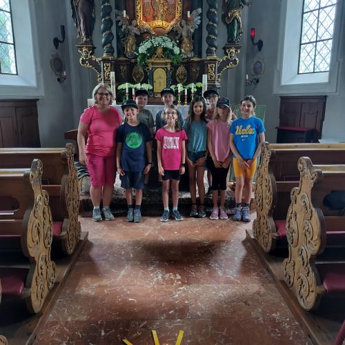 Kinder in der Kirche