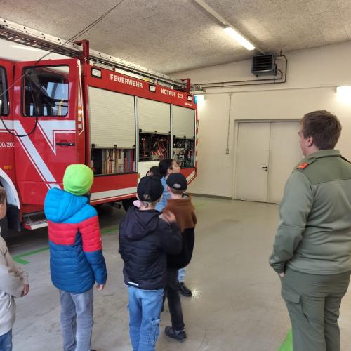 Kinder bei der Feuerwehr