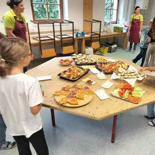 Jausentisch mit leckerem Gemüse