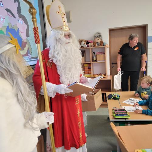 Kinder und der Nikolaus 6