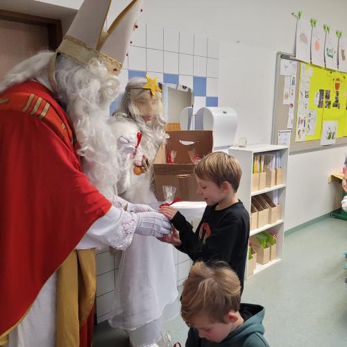 Kinder und der Nikolaus 5