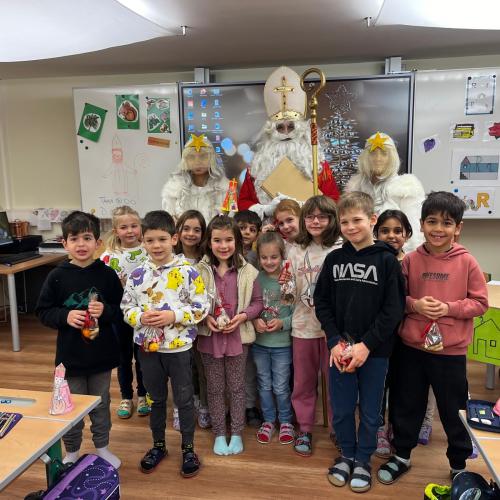1.Klasse mit Nikolaus