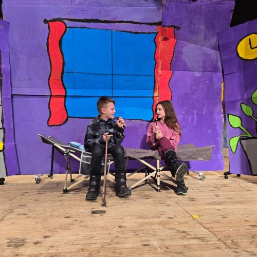 Kinder spielen Theater 2