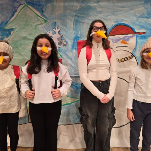 Kinder spielen Theater 3