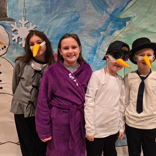 Kinder spielen Theater 5