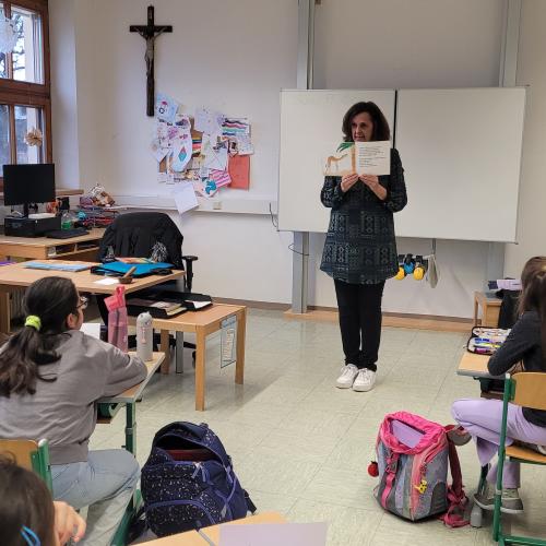 Autorin stellt ihr Buch vor 2