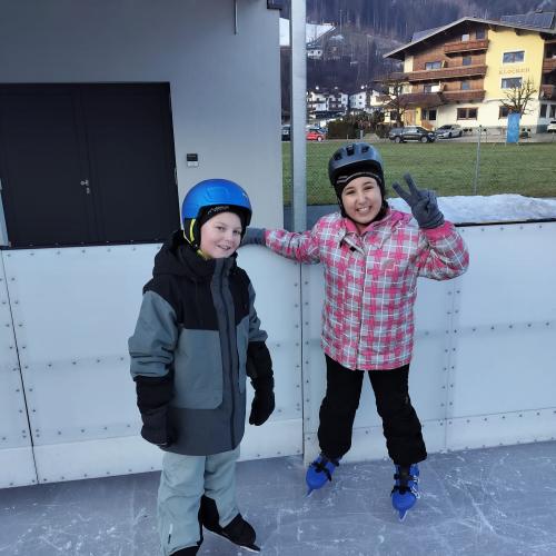 Kinder beim Eislaufen  7