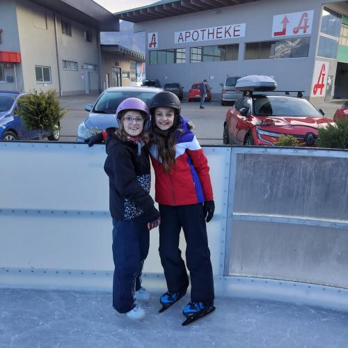 Kinder beim Eislaufen  8