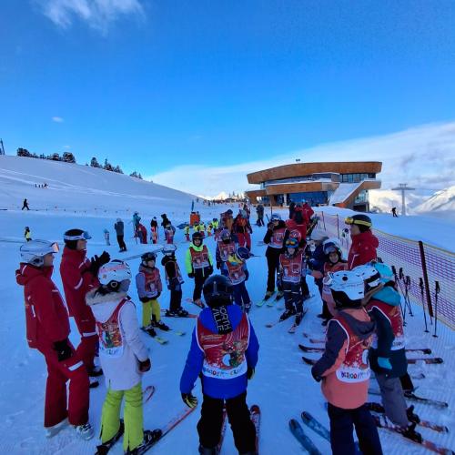 Kinder auf der Piste  8