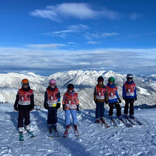Kinder auf der Piste  11