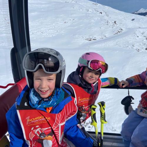 Kinder in Gondel 3