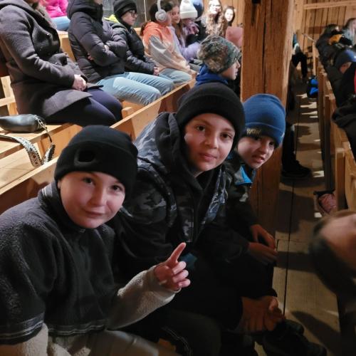 Kinder im Theater