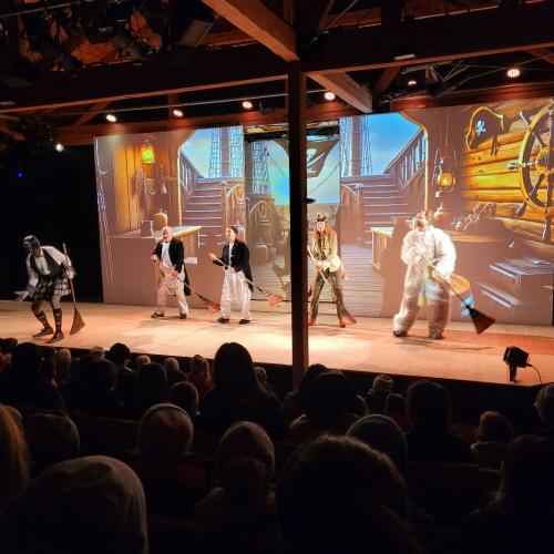 Bühne mit Schauspielern