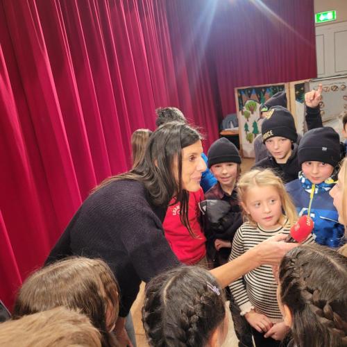 Interview Radioreporterin mit Kindern 3