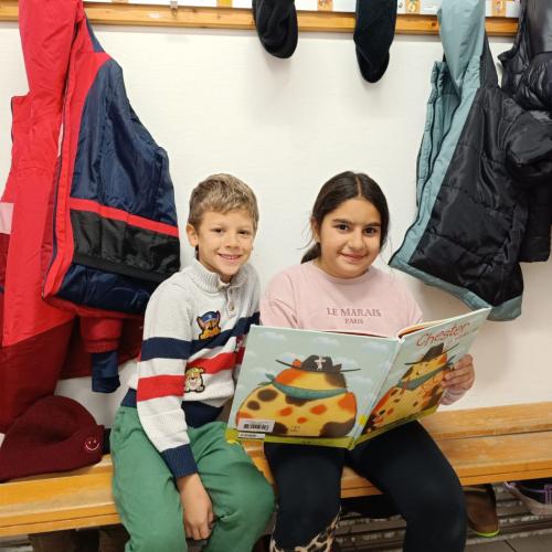 Kinder lesen gemeinsam  3