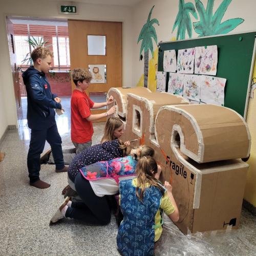 Kinder zeichnen Bühnenbild