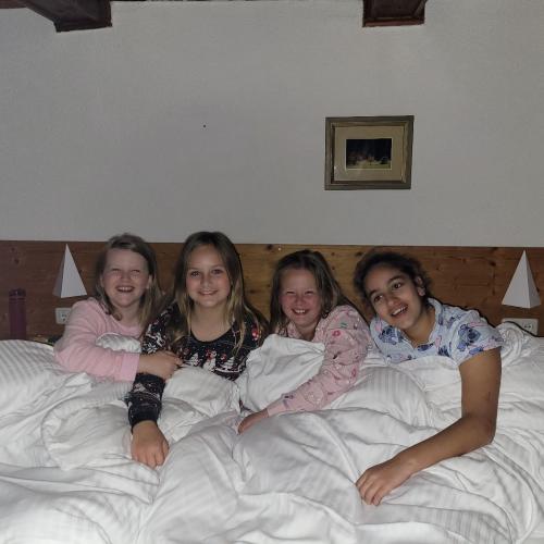 Kids im Bett