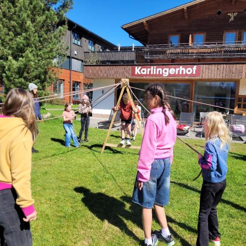 Kinder spielen Kooperationsspiel 1