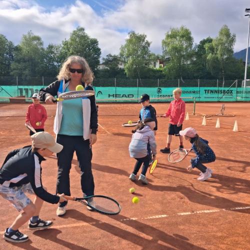 am Tennisplatz 2