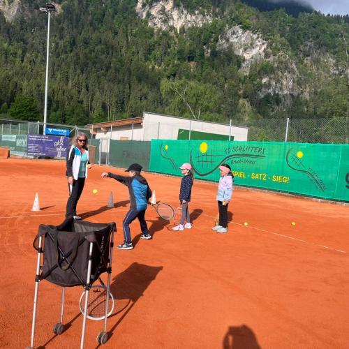 am Tennisplatz 5