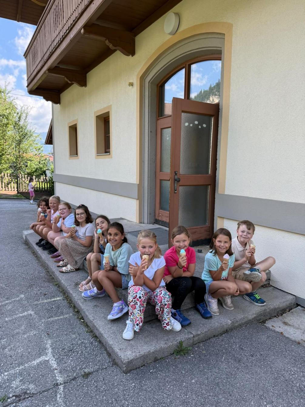 Kinder mit Eis