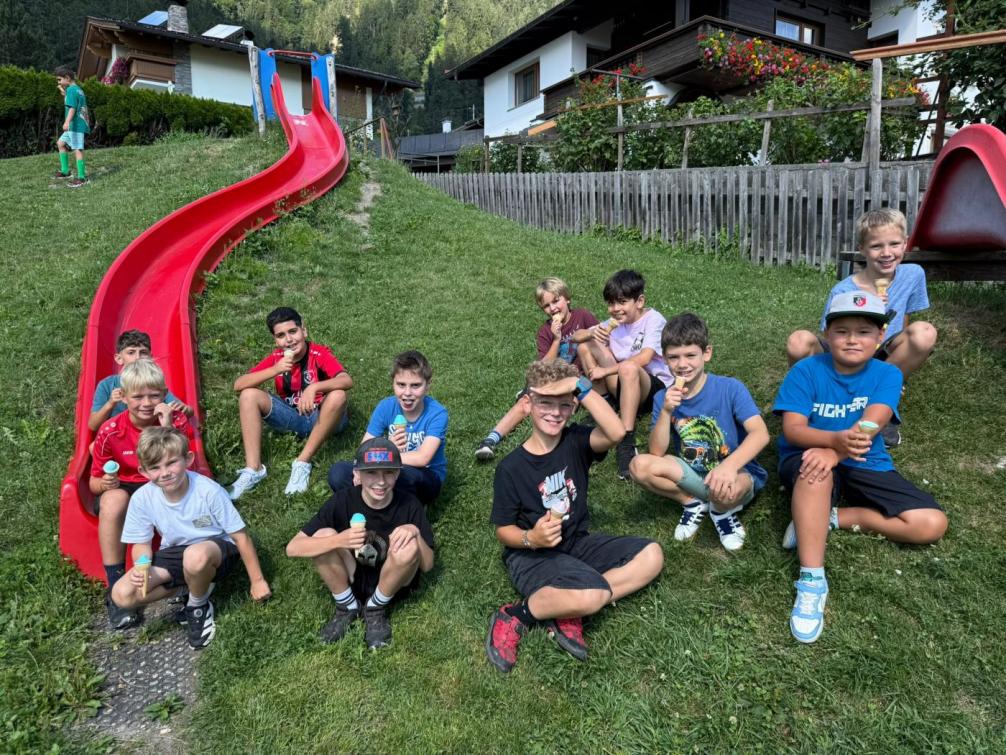 Kinder mit Eis
