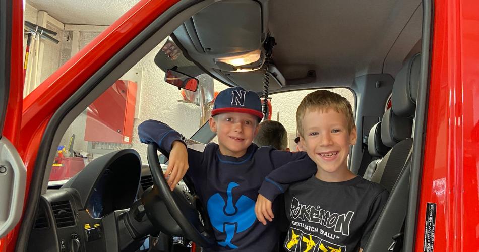 Kinder im Feuerwehrauto 2