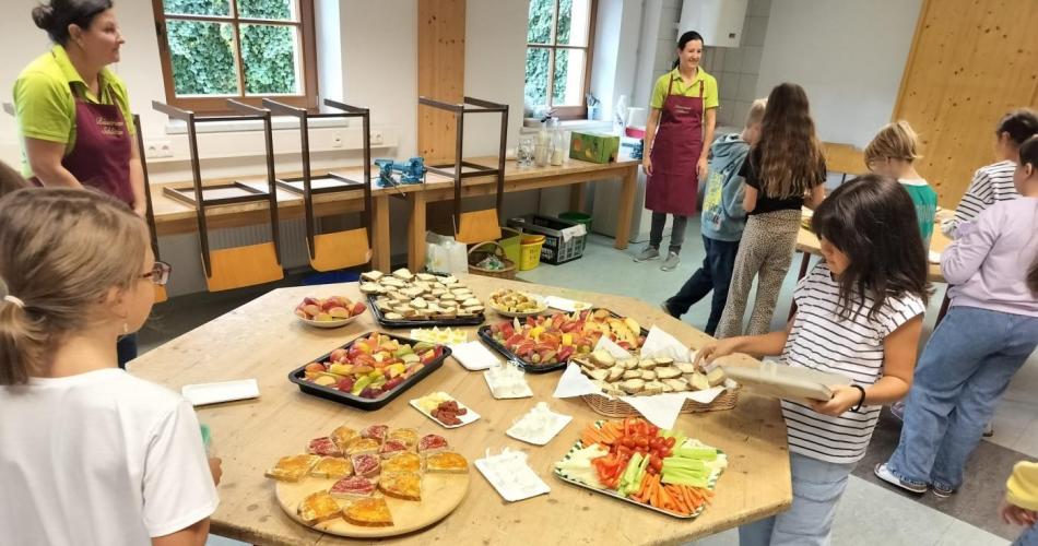 Jausentisch mit leckerem Gemüse