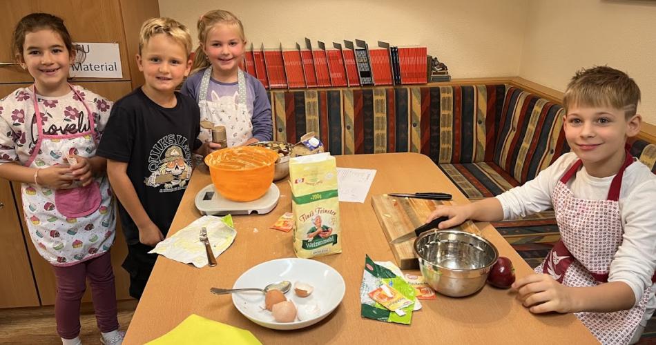 Kinder kochen mit Äpfel