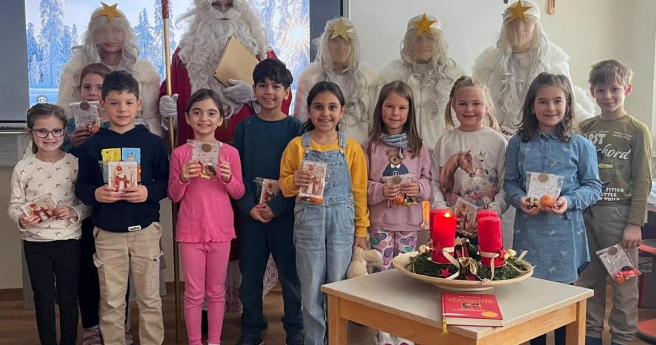 2a Klasse mit Nikolaus
