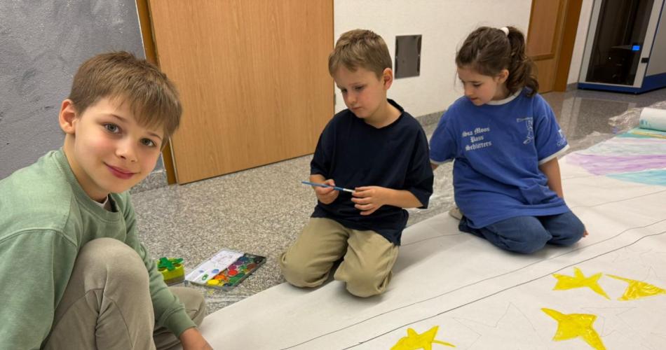 Kinder zeichnen Bühnenbild